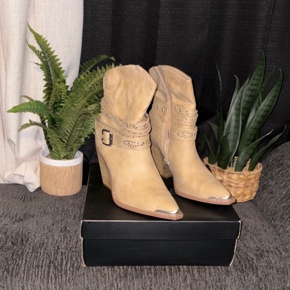 Michael by Michael Shannon Cream Boots